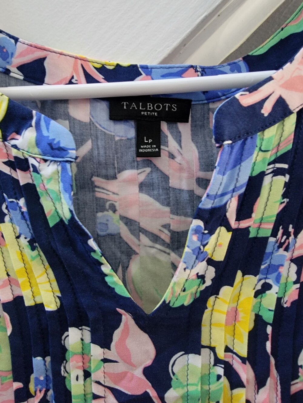 Talbots Petite Navy Floral Pintuck Split Neck Blouse 3/4 Sleeve Top LP - Picture 4 of 6